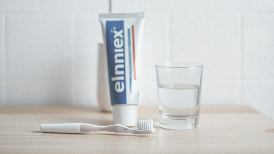 Jak działają składniki pasty do zębów elmex?