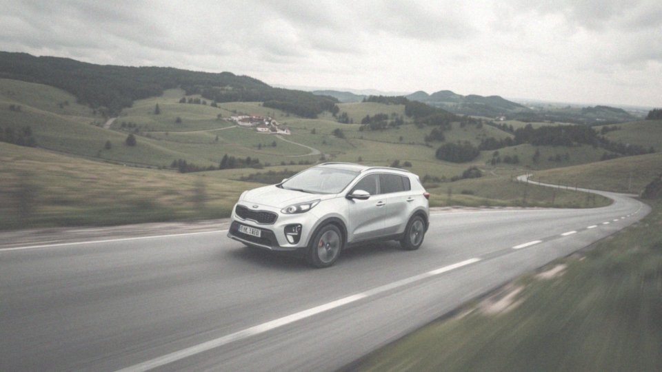 Jakie są różnice w spalaniu w trasie i w mieście dla Kia Sportage 1.6?